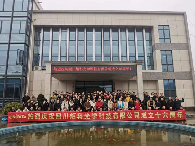 Der 16. Jahrestag von Oplens